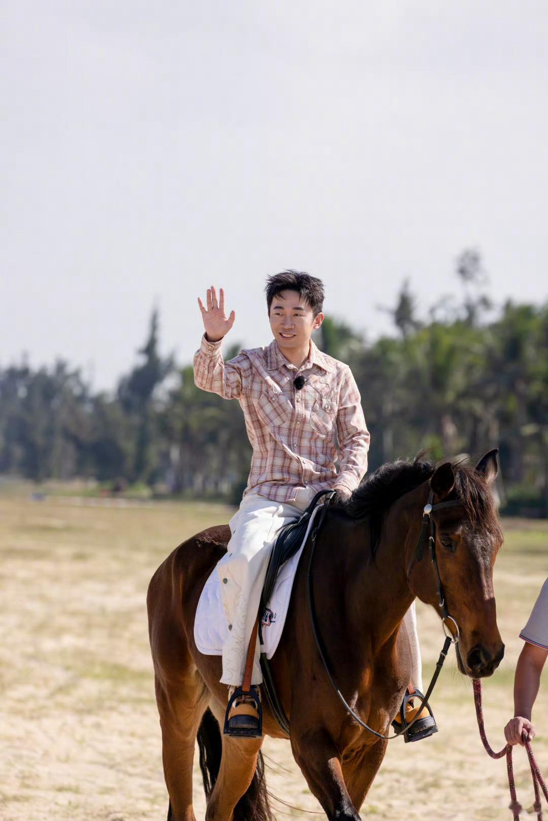 你好星期六全员团建马上见哇塞!《你好星期六》四周年派对简直嗨翻啦😎!好友欢聚一