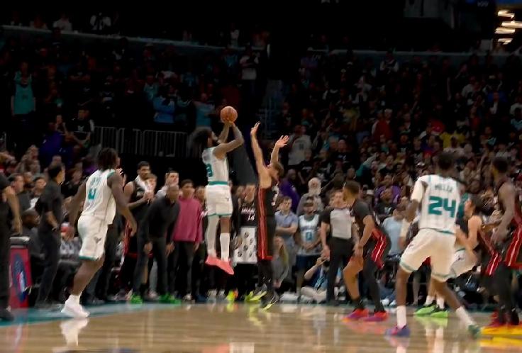 科比怀特这逆天三分太科比了！

这才是真正的nba，黄蜂绝境求生，关键时刻落后热