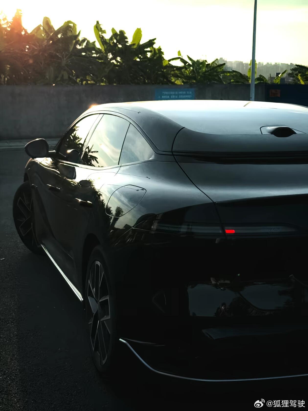 低趴、宽阔、动感！阿维塔06这姿态谁能不爱真的太喜欢阿维塔06这个车身比例了！?