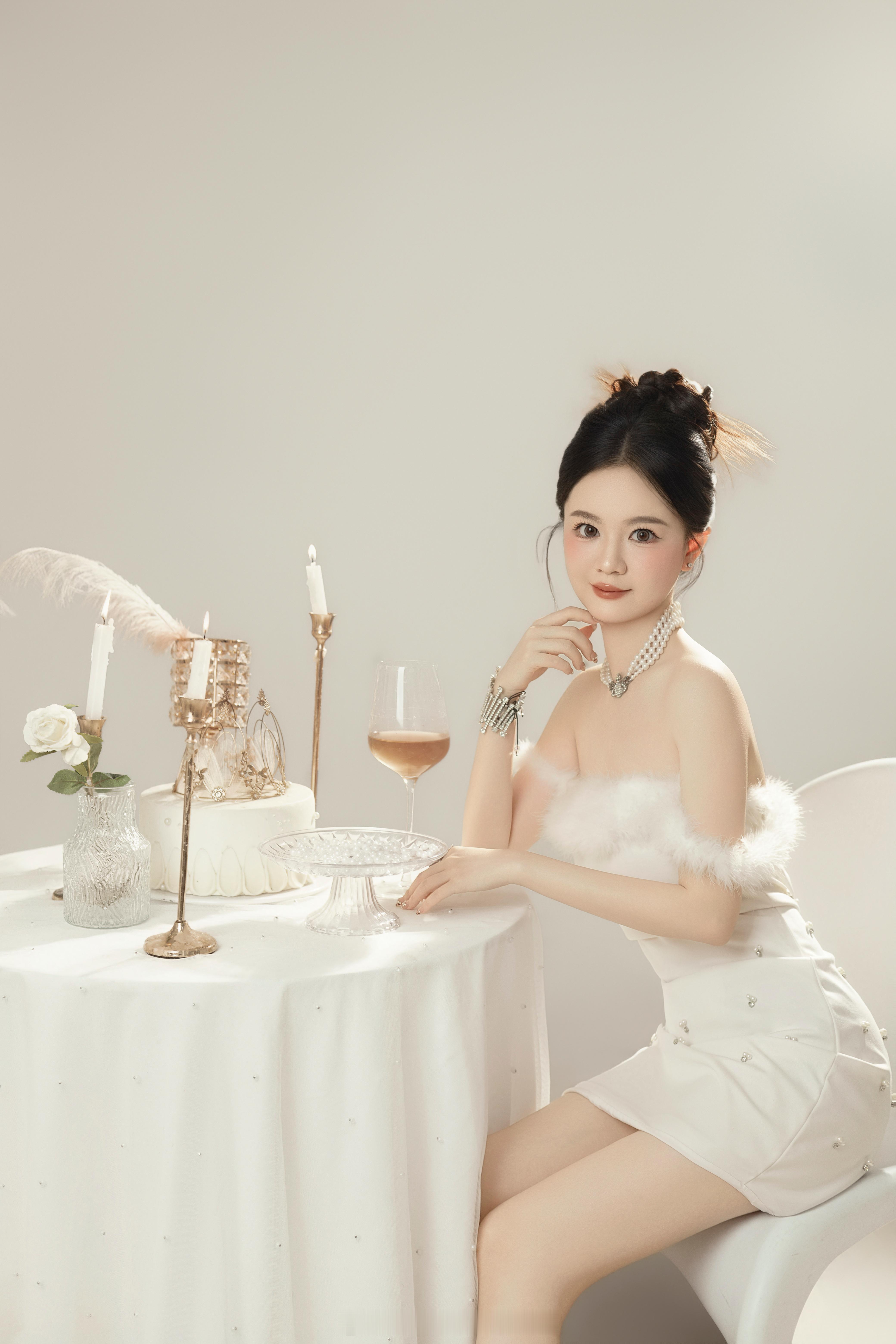 “她具备钢铁般的意志，又不减温婉善良。你不得不相信，蝴蝶与坦克可以并存于一个女人