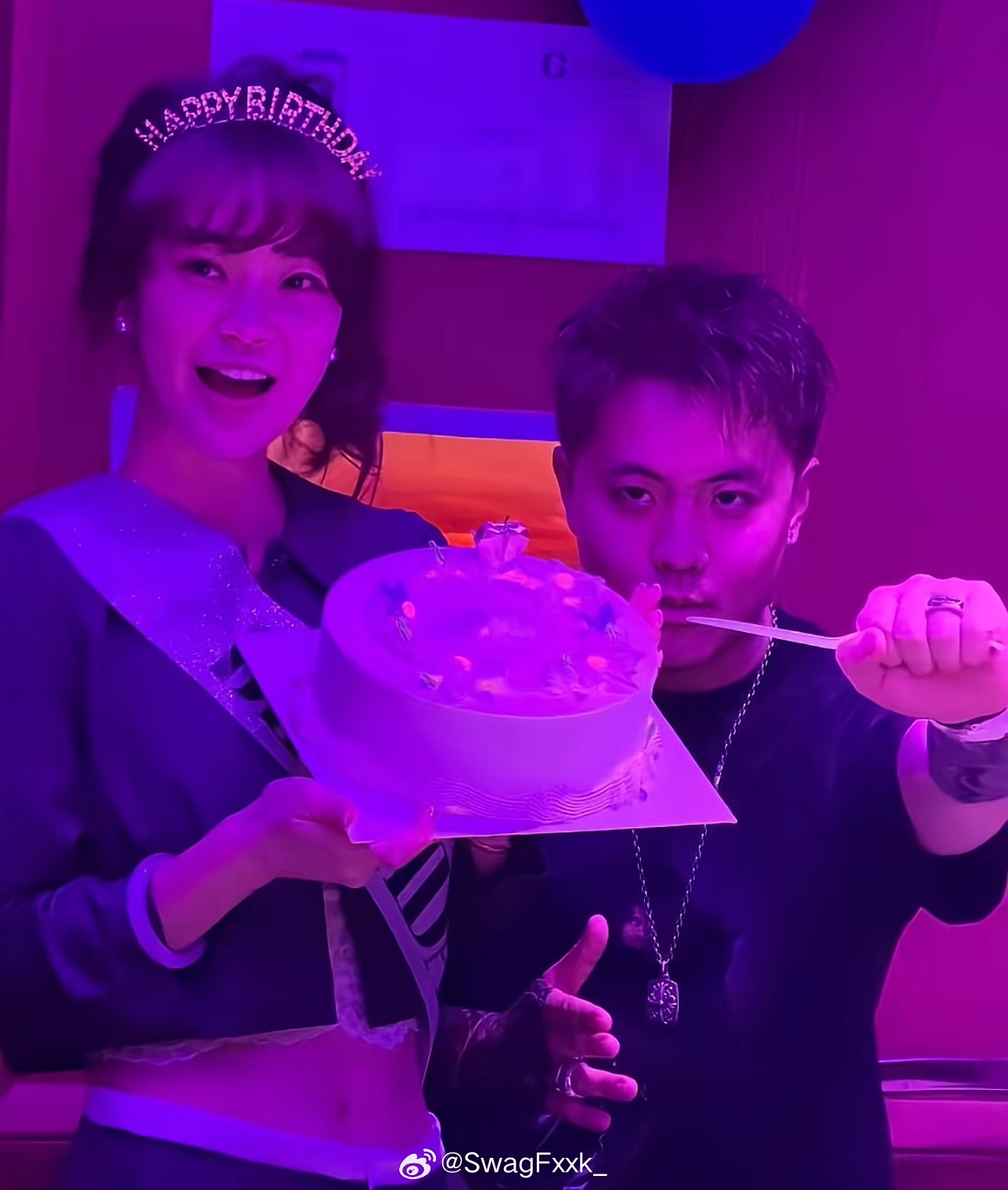 连麻老婆佳佳过生日！五人组集体为其庆生！连康康也在！五人组