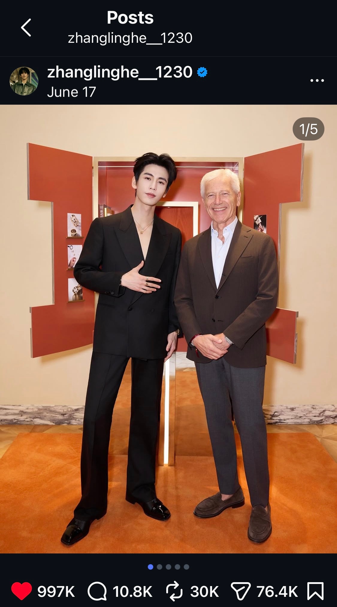 我再预告一下张凌赫第21条百万👍🏻ins也快达成了就在今天吧！今天是个好日子