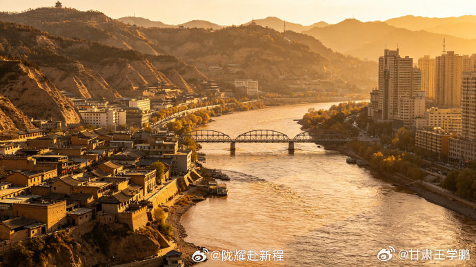 黄河穿城揽金城 全国独一份的浪漫，是黄河温柔穿城拥抱金城兰州。两山对峙、一水中流
