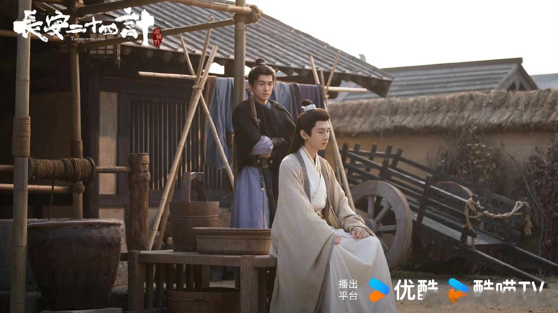 成毅谢淮安什么时候来白发红伞下，成毅的眼神像藏着千言万语。雨丝划过他微红的眼角，