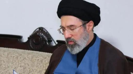 要是从阴谋论角度分析，穆杰塔巴·哈梅内伊可能已经死了，而且死得比外界想象的要早得