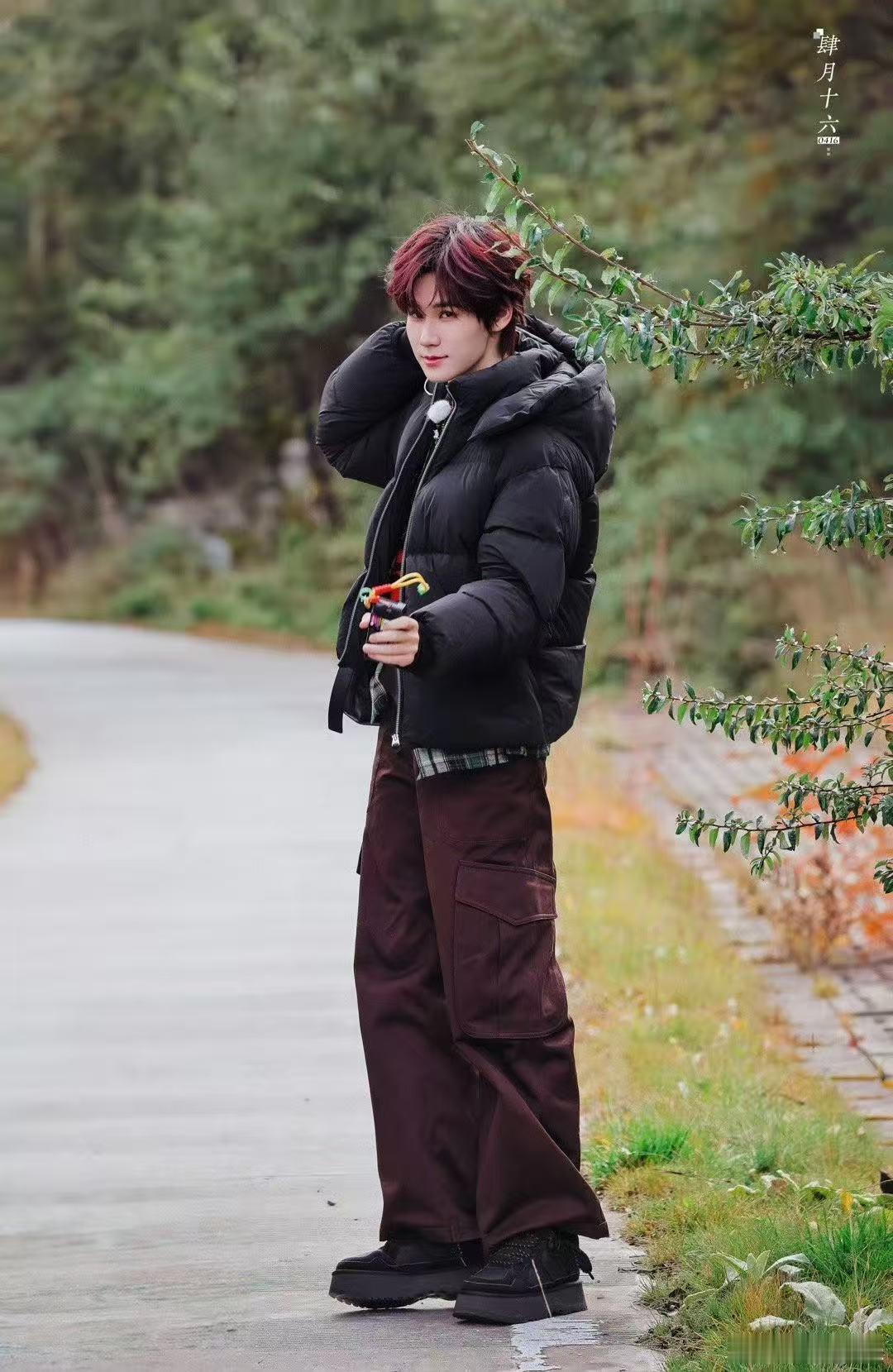 张真源来西藏目标每天睡好觉 张真源第一次来到西藏，带着放松心情和温暖的笑容，表示