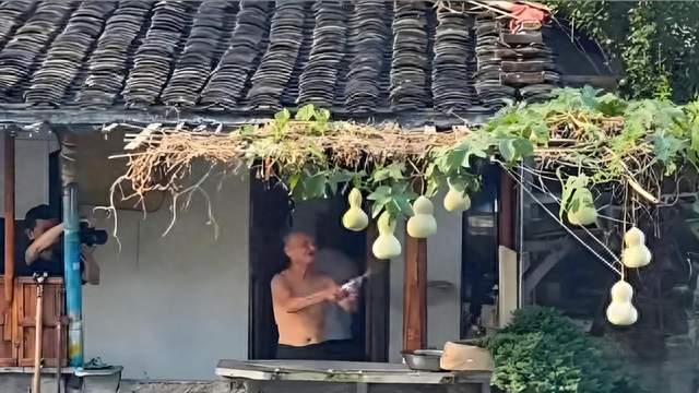 葫芦娃爷爷剪掉葫芦的真相。