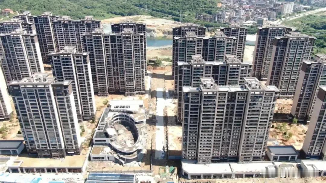 在南安市人才发展战略的宏伟蓝图中，备受瞩目的“源昌·文昌里”——全市首个大型人才
