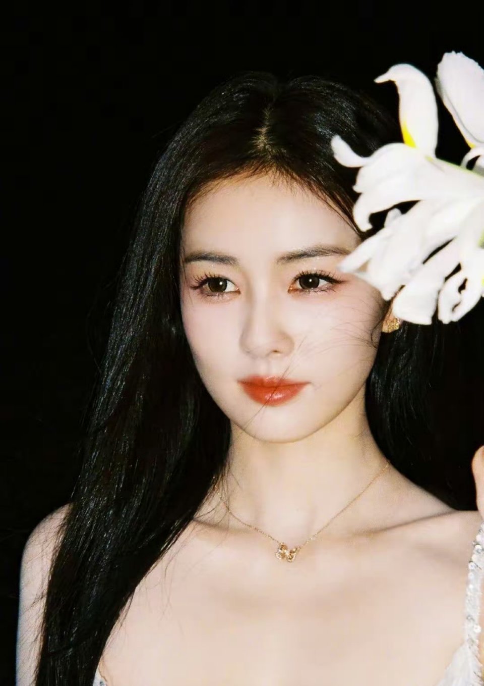 白鹿和代露娃两人在白月梵星中饰演女一女二，正常来说，一起录制综艺节目的话两个人应