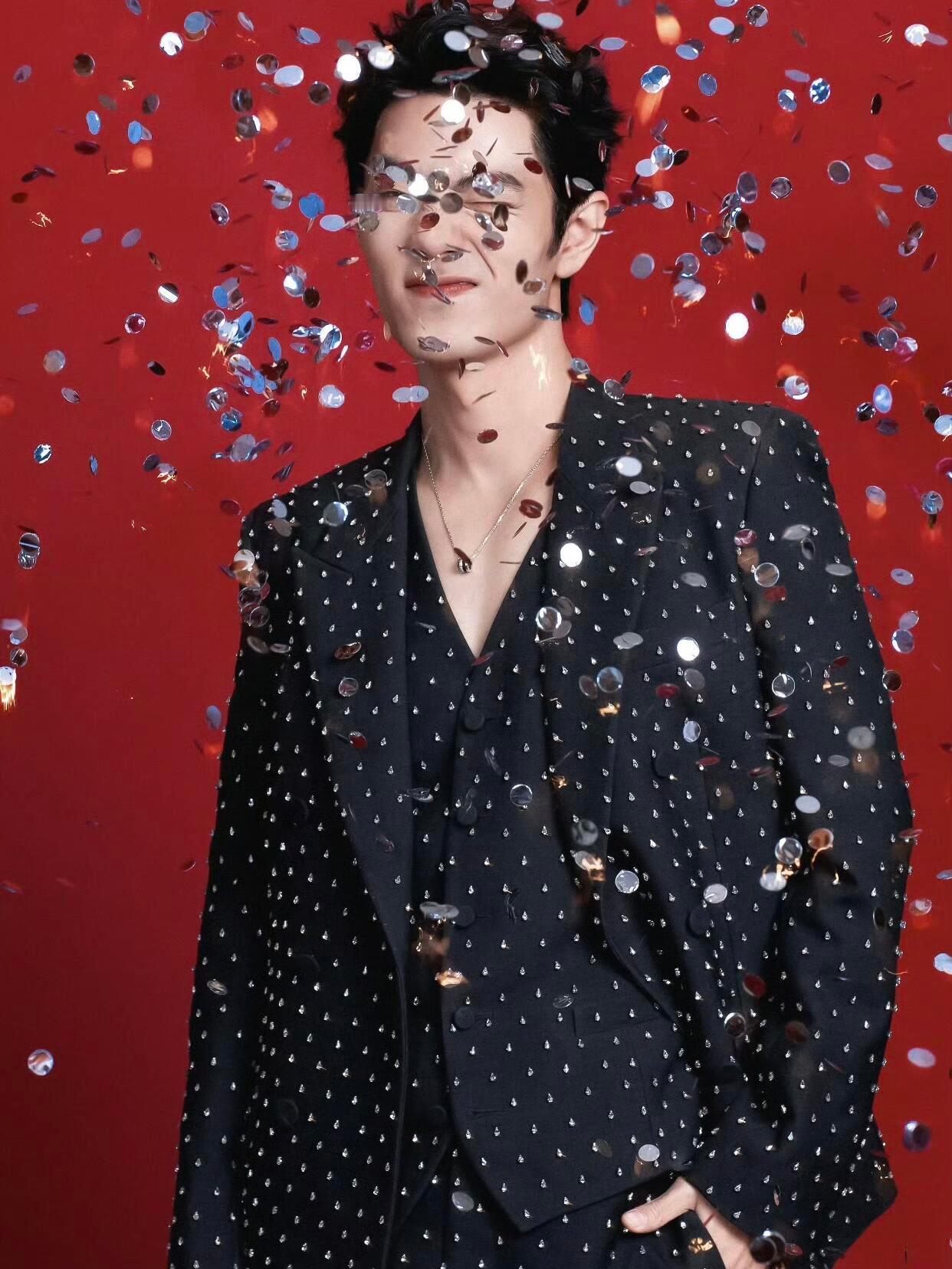 向全世界安利我担 巨星只淋金纸雨迎接属于肖战的黄金时代早安心动舞台品鉴中