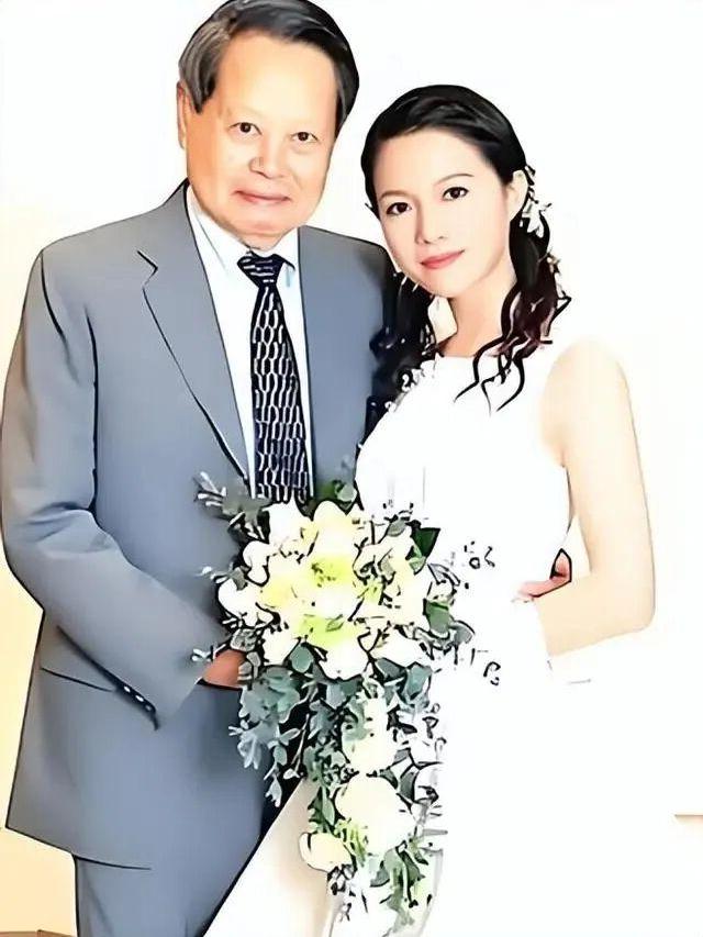 杨振宁离世后，翁帆的选择，震撼全网
 
杨振宁先生辞世，外界满是房产、遗产的世俗