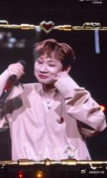 汪苏泷哽咽怎么可爱成这样 汪苏泷哽咽起来，没有那种悲伤的沉重感，反而带着一种天真