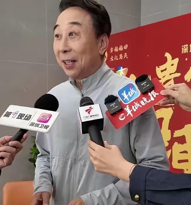 【著名相声演员冯巩为郭德纲指点迷津，一旦受益，前途无量！】
近日，著名相声演员、