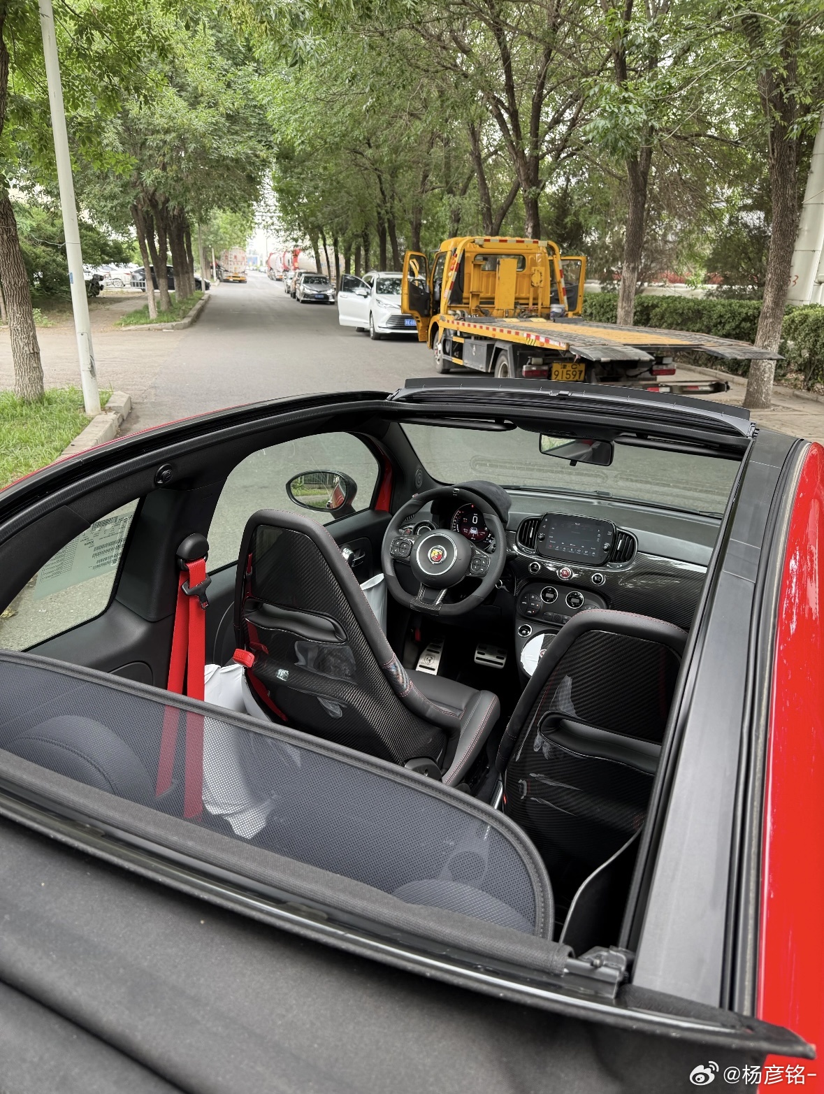 阿巴斯695 法拉利版真帅，轮毂太喜欢了 伊犁