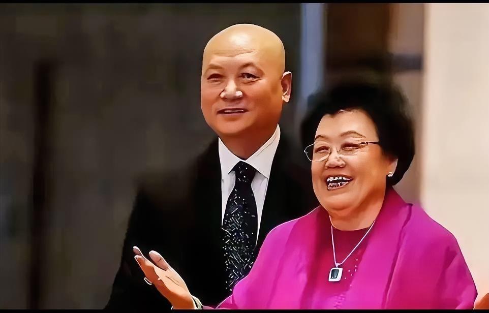 今天最难熬的人，大概就是迟重瑞了吧，他73岁了，据报道在4月5日，爱了一辈子的她