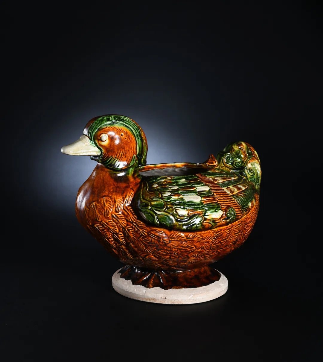 中贸圣佳香港2026春拍上拍唐三彩鸳鸯壶，历经Eskenazi行和JJ Lall