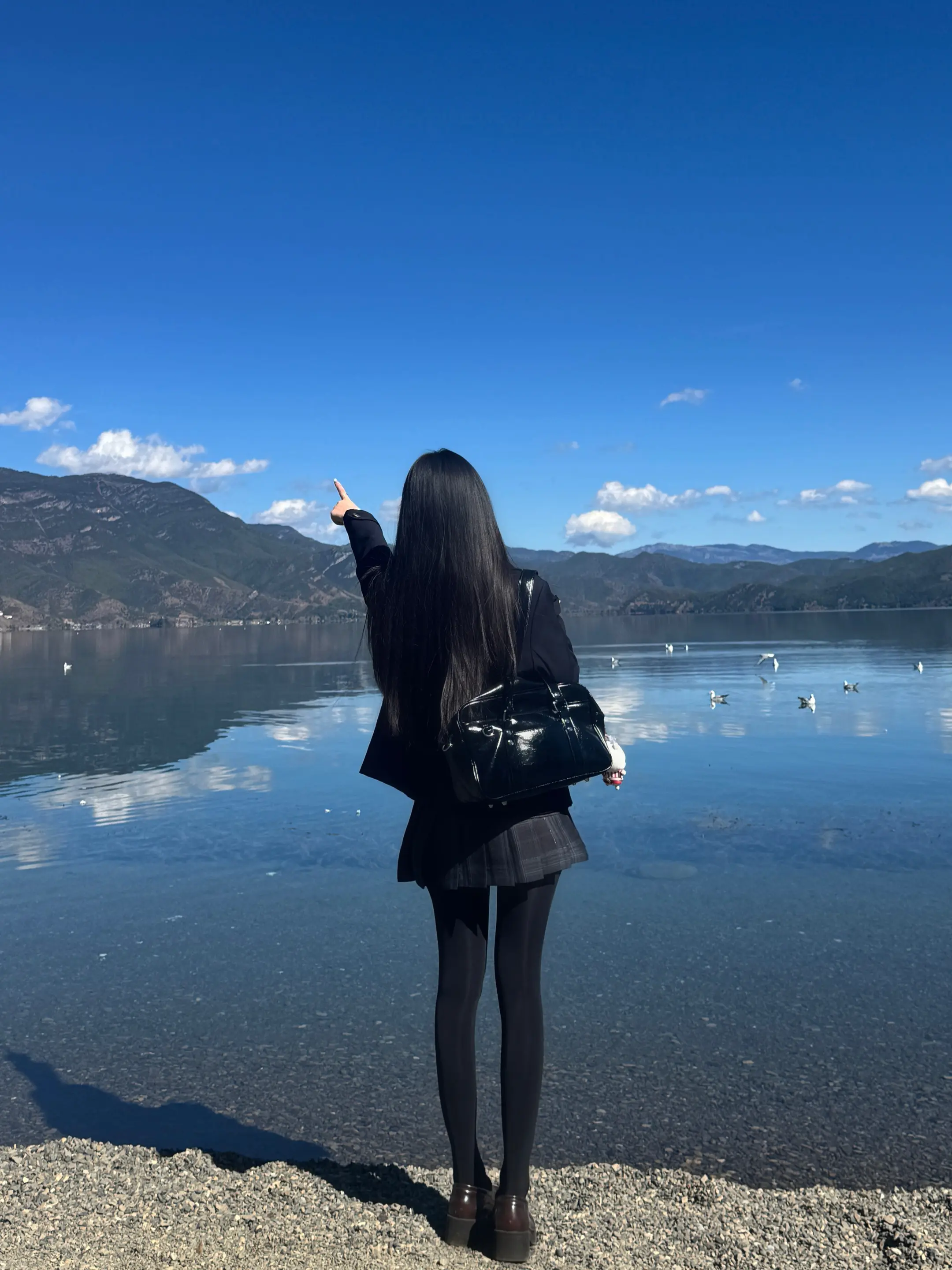 有时候太在乎 反而会让关系变坏 我一直都是掌握不了力道的人 抓的太紧 ...