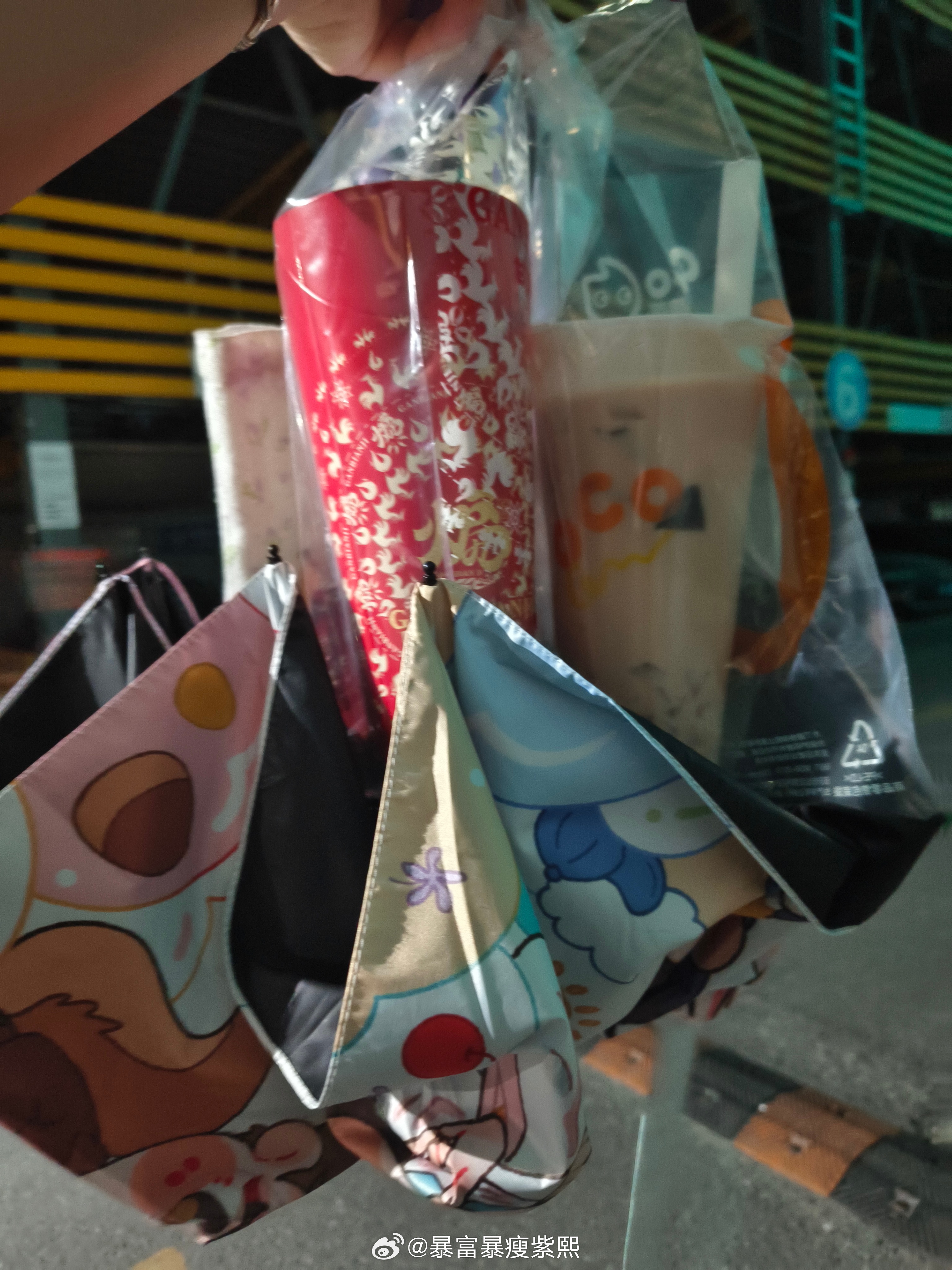 奶茶，炸鸡已经准备好，回去坐下我就开吃  你们减你们的肥，我享受我的快乐 