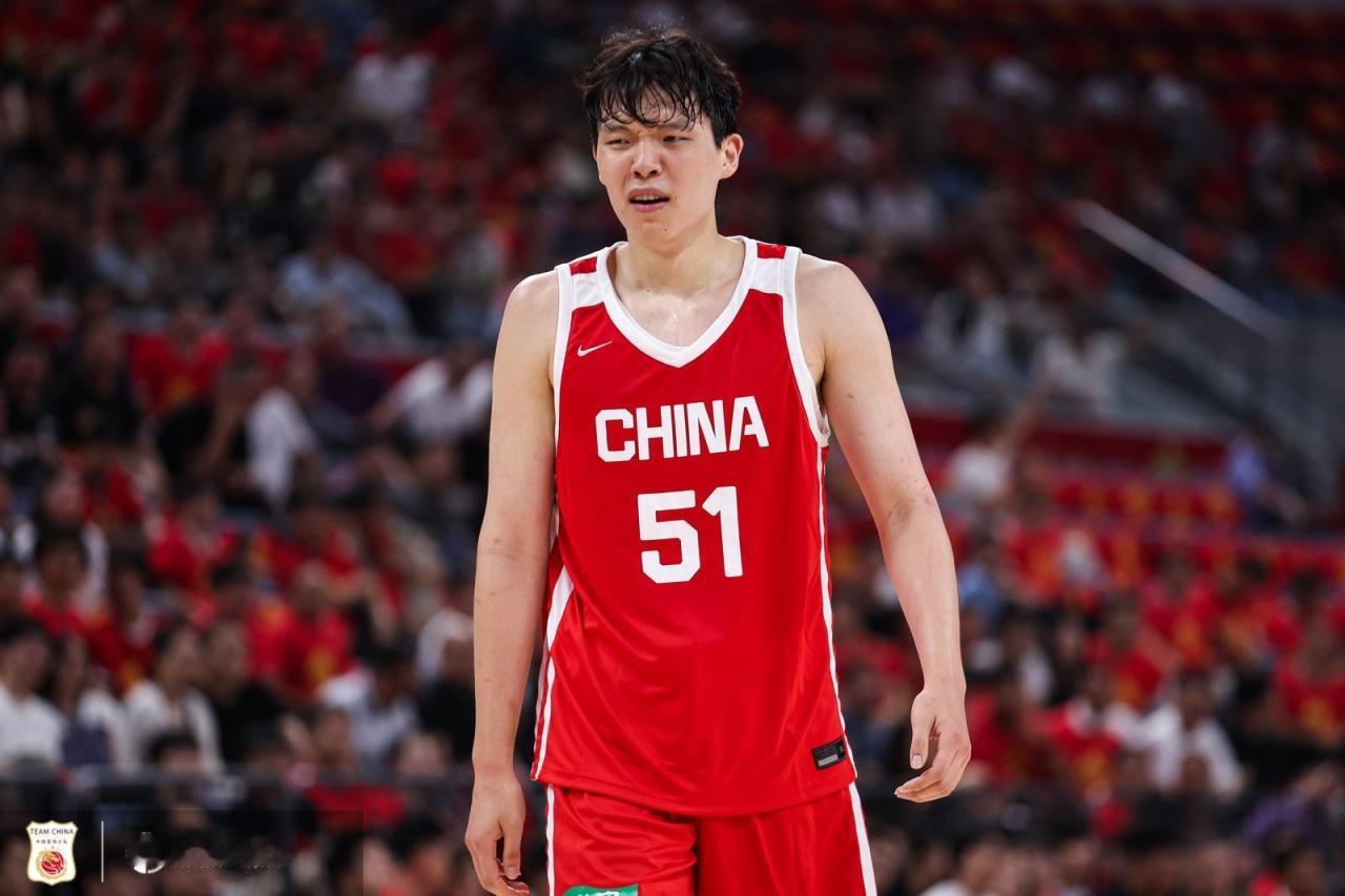 不吹不黑，今日杨瀚森和八村塁比赛数据对比！！
 
杨瀚森：首发出战26分钟，投篮