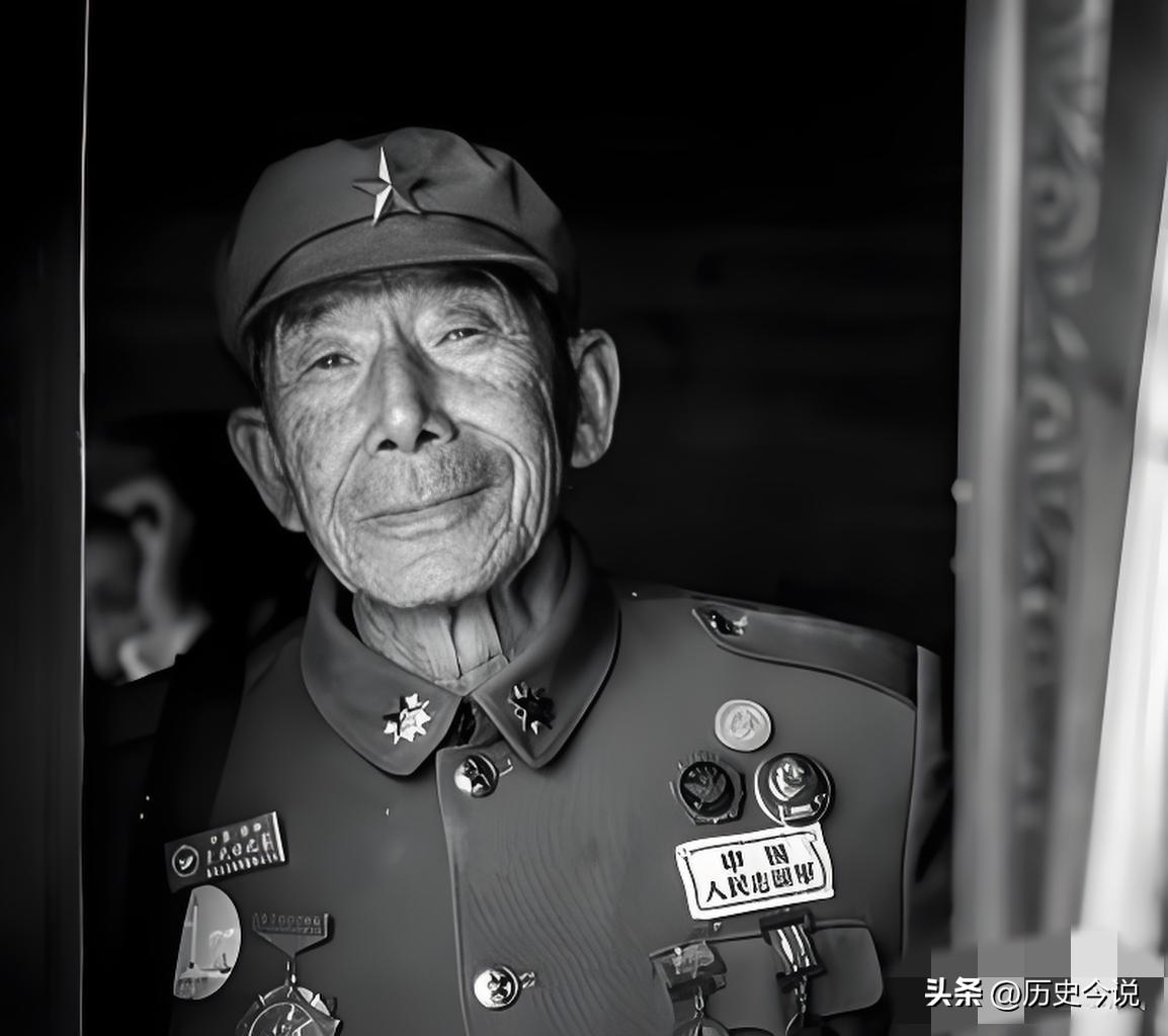 1986年四川老农家讨水，墙上贺龙照惊到记者，竟是隐姓36年抗美援朝特等功臣
 