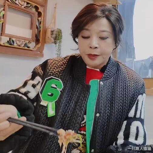 庆奶的菜单又更新了刘晓庆说只吃肉不吃鸡，又是肉又是鱼的难道这就是她气血足的原因吗