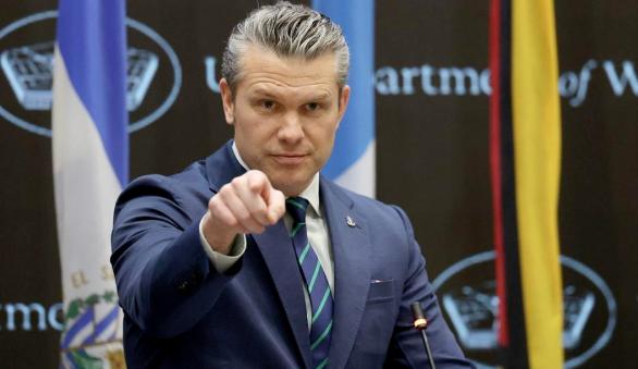 美军这回真是出了大新闻，据美国匿名官员爆料，国防部长赫格塞思直接绕开所有规矩，把