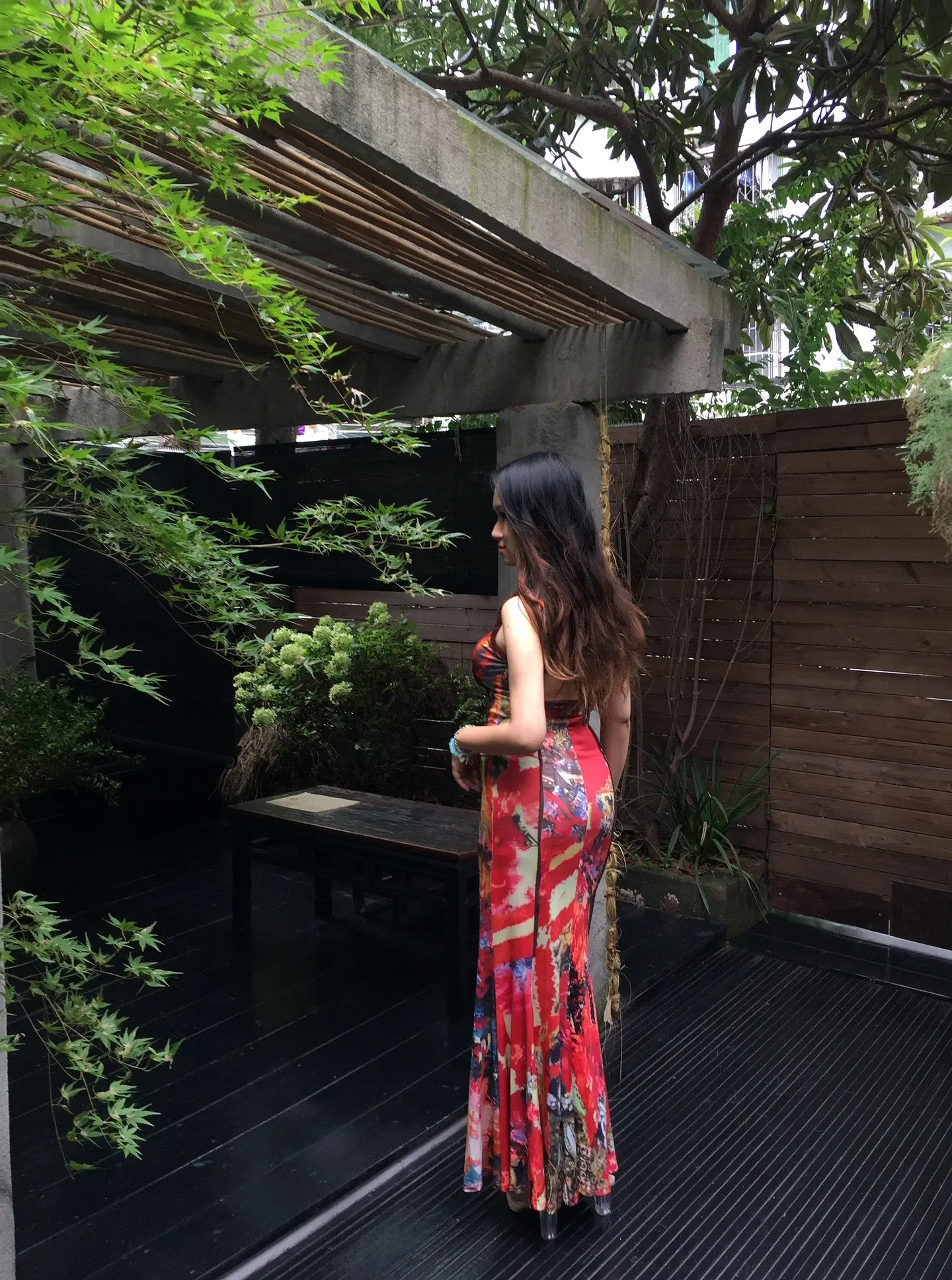 不是一见钟情，是第一次见面穿了包臀裙。