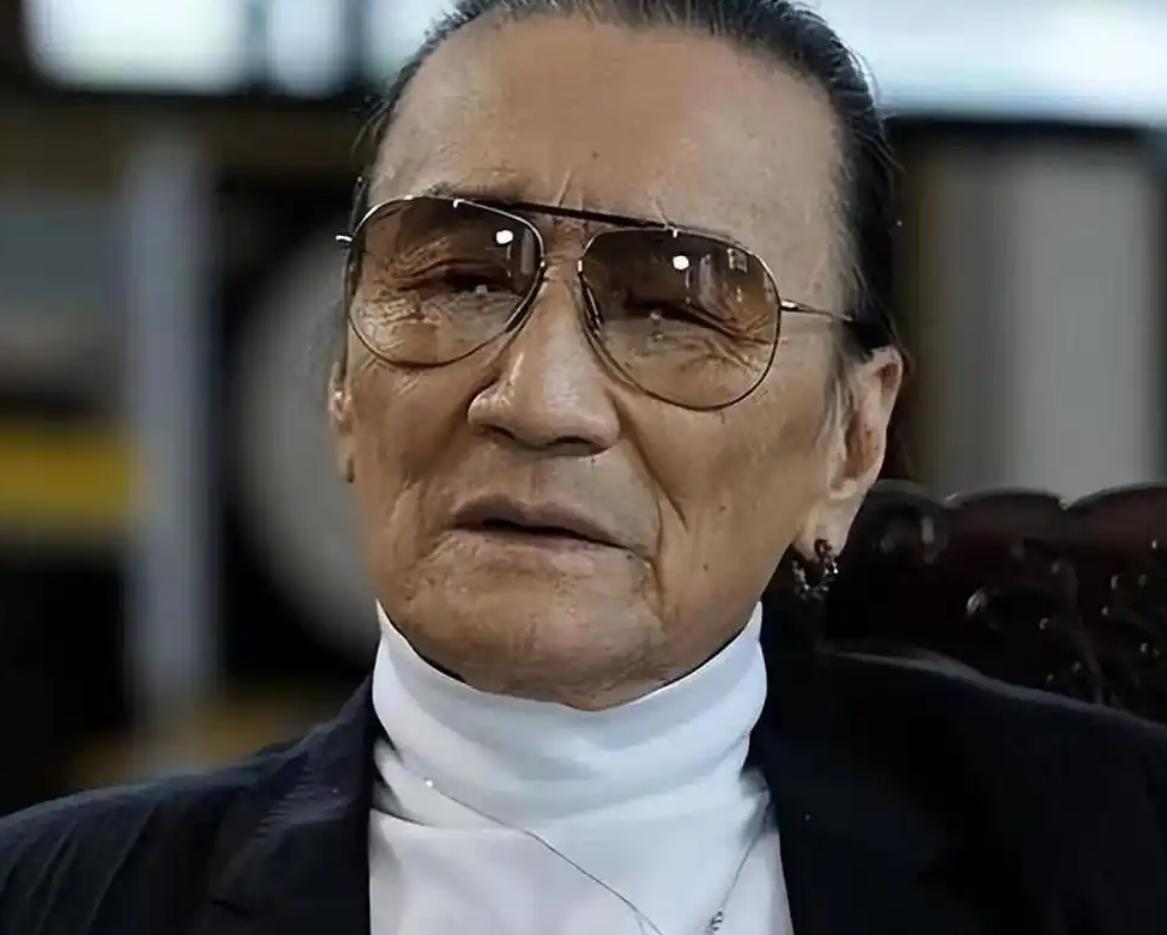 谢贤，按照我们中国人的算法，应该是90岁了。

出生是1936年8月9日，去世是