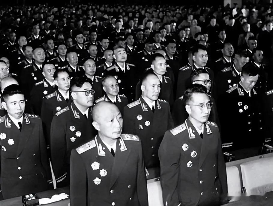 朱德是十大元帅之首，个人证书编号却是004；贺龙被传拿“第一号”，个人证书是00
