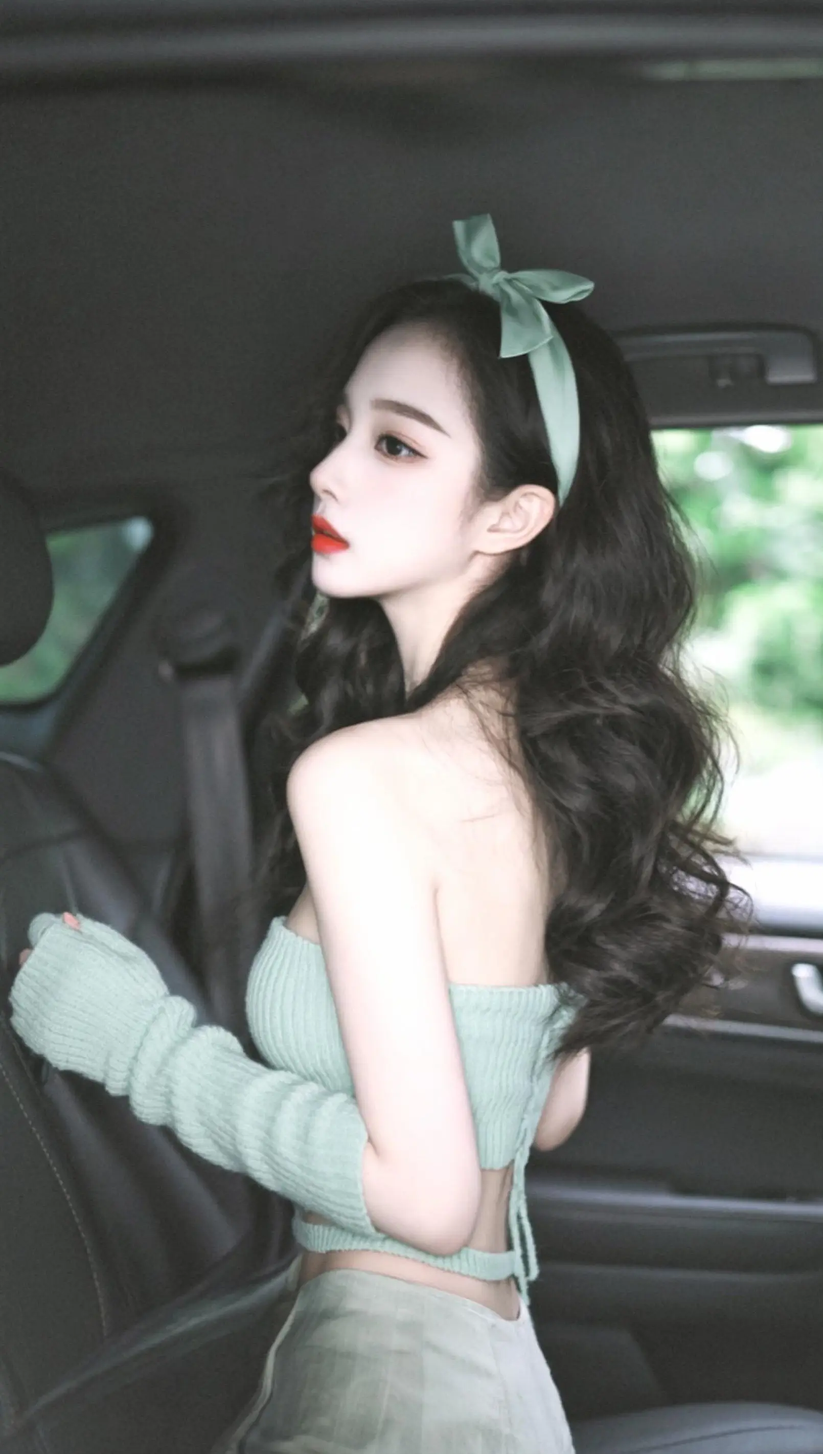 美女车内拍照 女生头像属于你的限量版 氛围感头像 高颜值美女头像 气质御姐头像