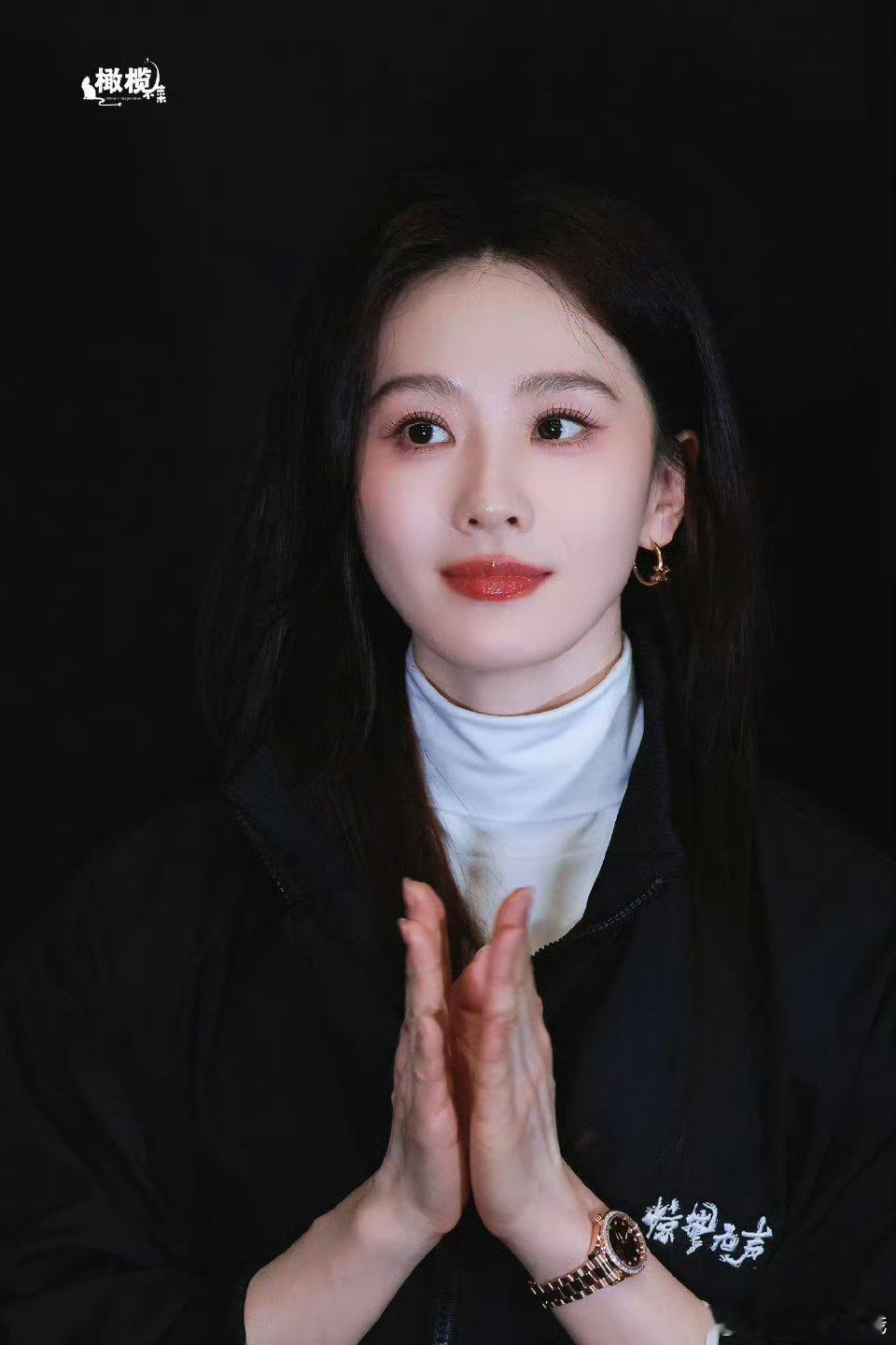 杨幂刘诗诗时隔16年同框宣发两个美女都好优秀啊非常有气质 