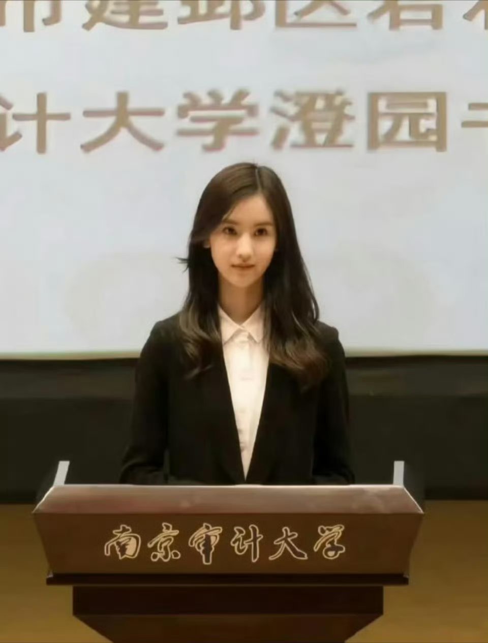陈都灵梦女这个圈子好权威 高智学姐天菜 ​​​