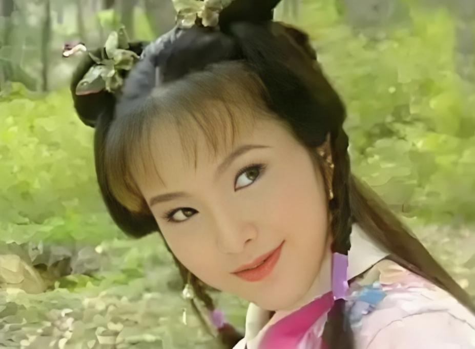 小时候可太喜欢这个蝴蝶发卡啦！天心的佩瑶妹妹、舒畅的宛如、梁小冰的祝英台都佩戴上