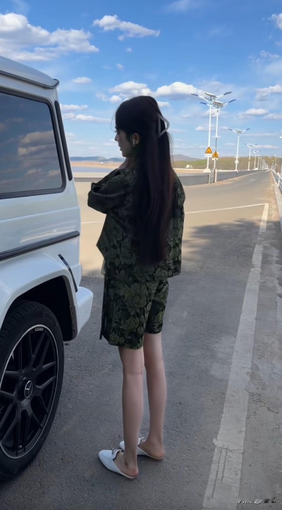 年纪轻轻就开上了大G