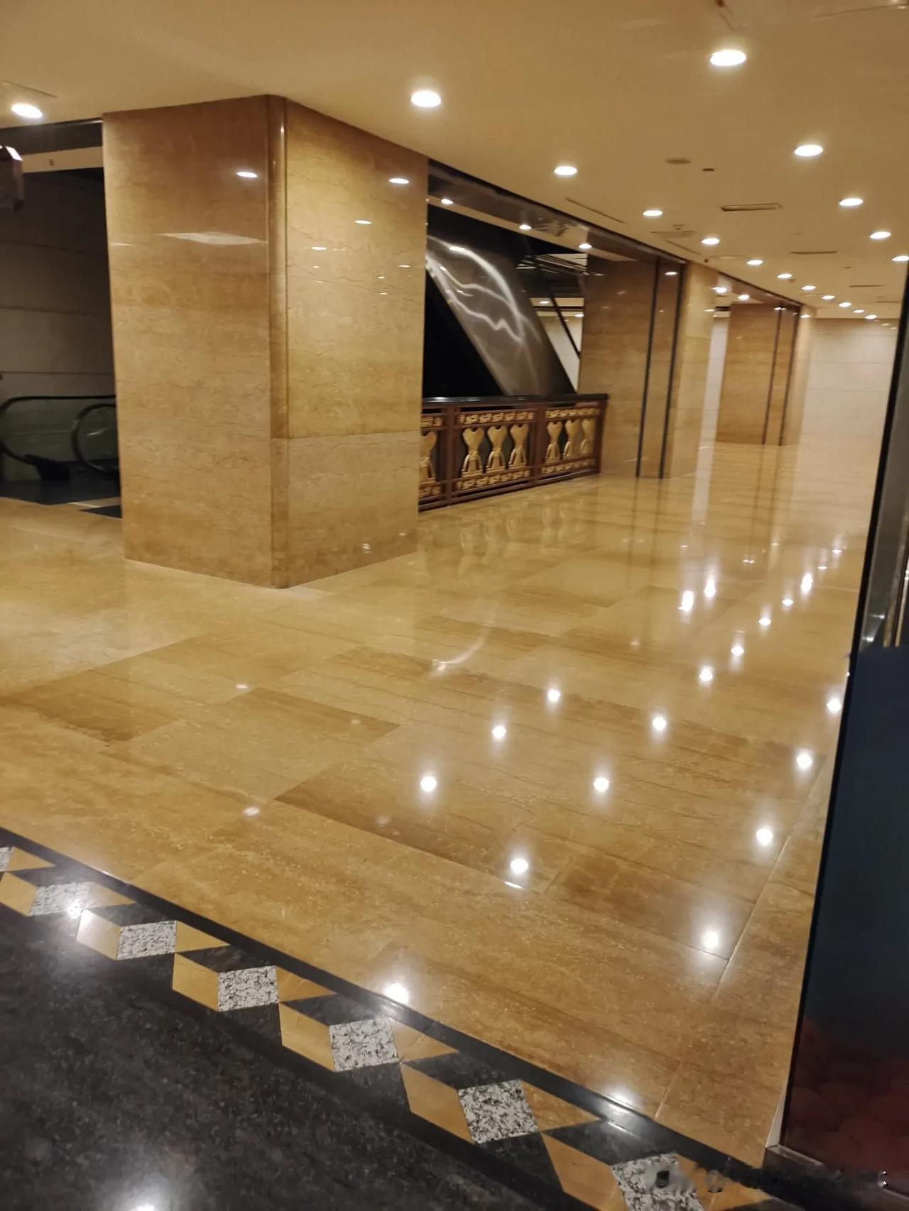 《😱五星级酒店的背后竟然是...》

家人们！😱有没有人跟我一样，觉得五星级