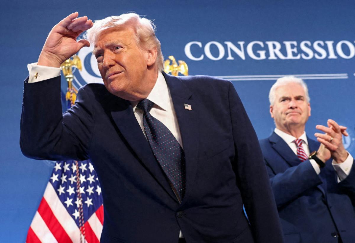 特朗普威胁对中国加50%关税，中国外交部没废话，直接亮出了111亿美元对台军售的