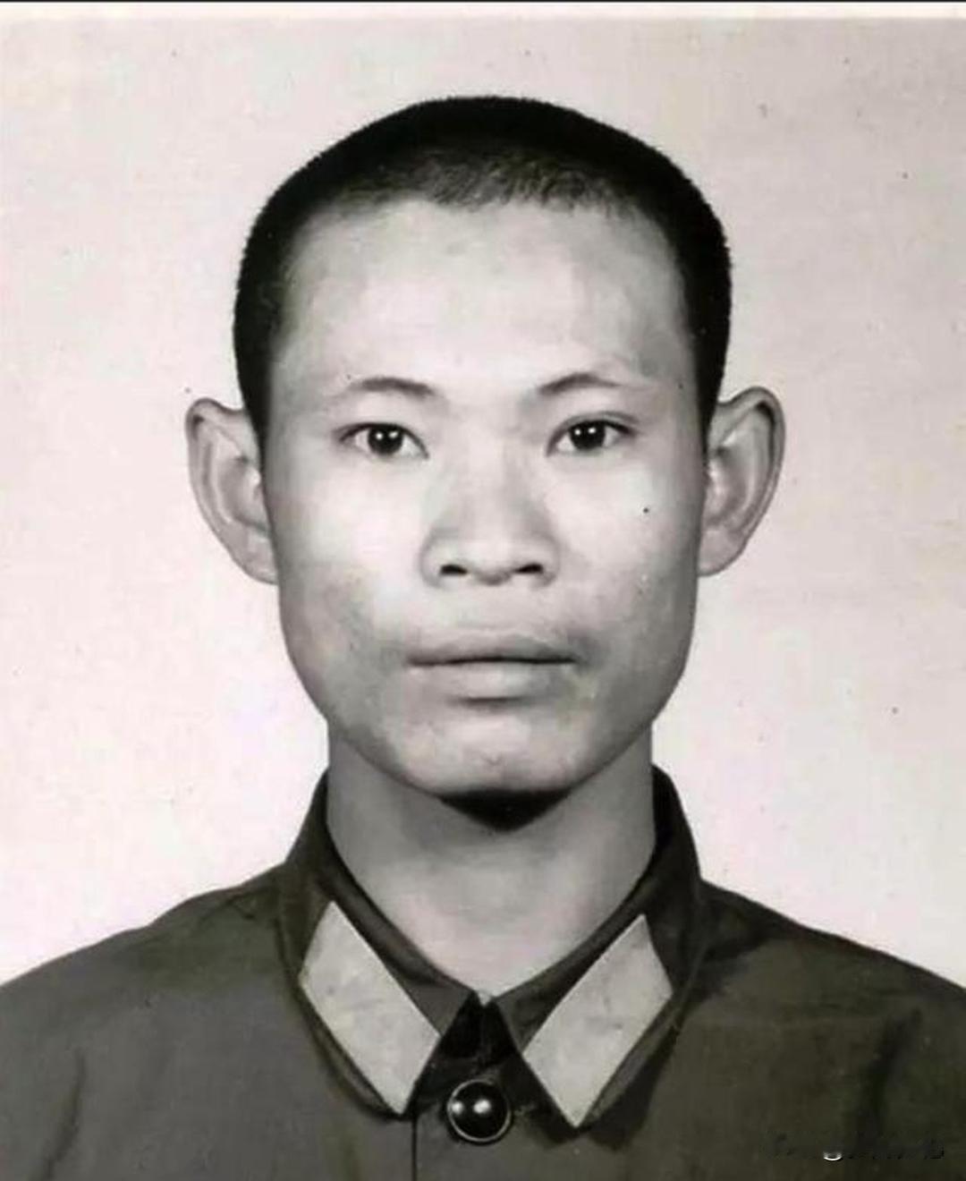 1982年他死活不肯当班长，两年后老山战场抢着当排长，真相让人肃然起敬
 
19