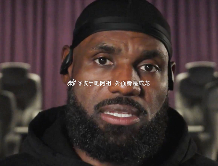 詹姆斯和纳什的节目《球场大脑》今日发布了最新预告，詹姆斯谈到了湖人主帅雷迪克。詹