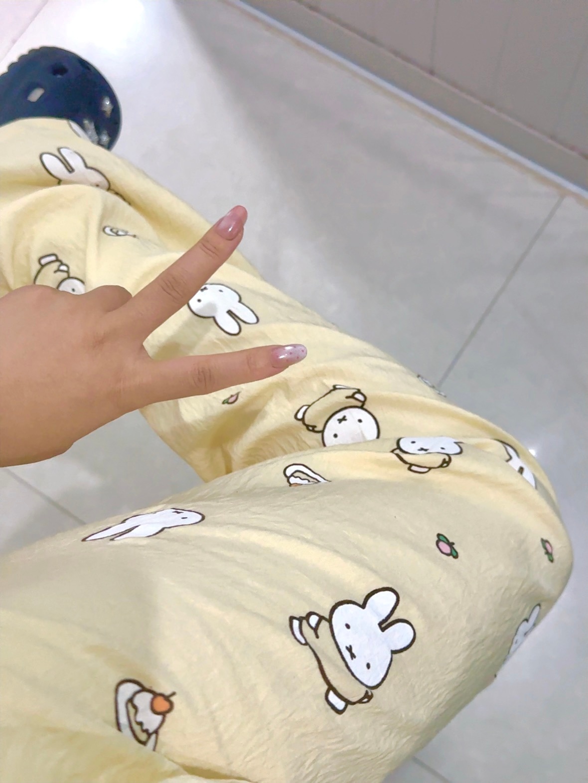 家里最近不太冷用不着长睡裤 我就这样把它当遛弯裤穿了！很好看！