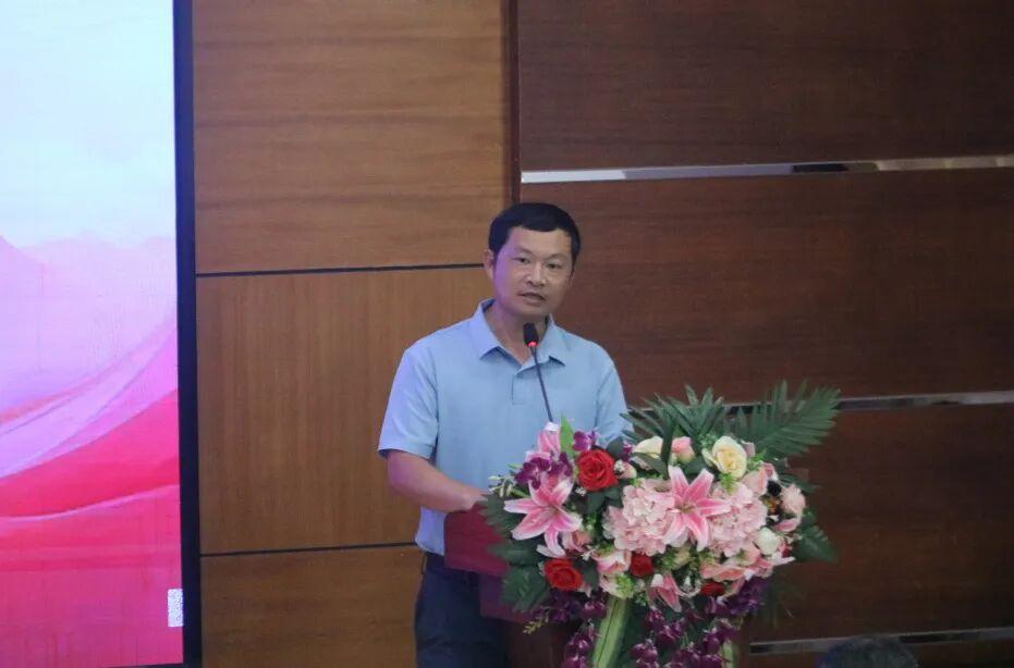 广东高明区更合中学，于7月14日举办赖志强、陈泽腾两位老师的荣休仪式，黄胜光书记