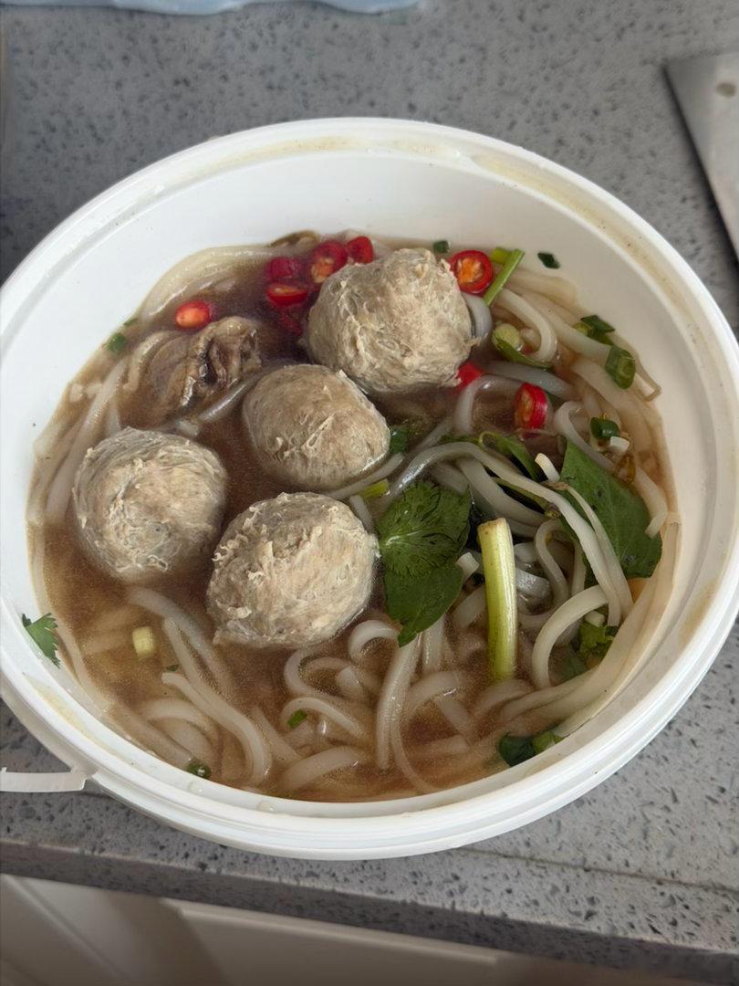 我牛肉丸自己加的给吃美了！店里牛肉丸太贵了！又没有我们家的正宗 