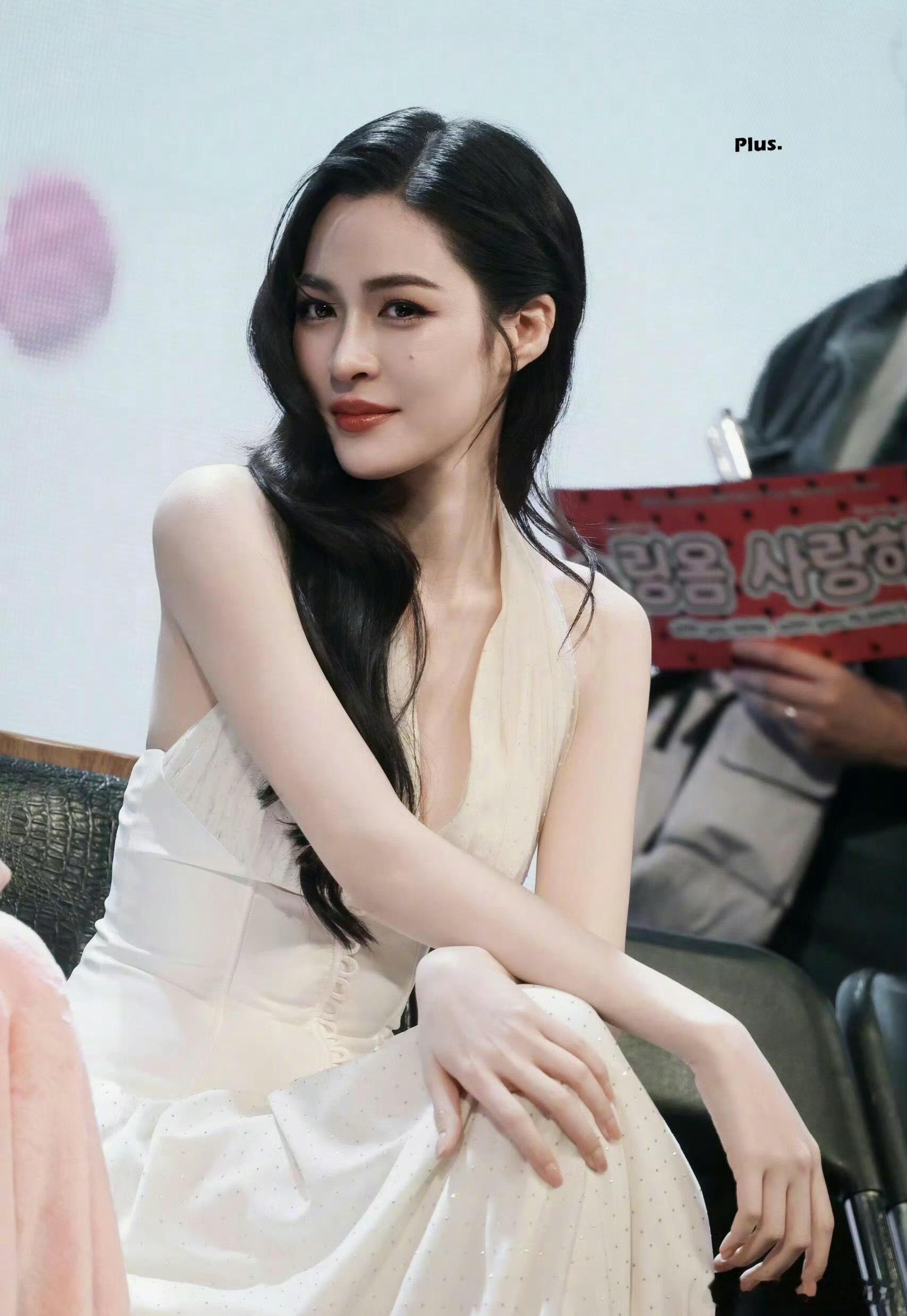 Linglingkwong_  【邝玲玲全球最美女性第一名】邝玲玲以超2200万