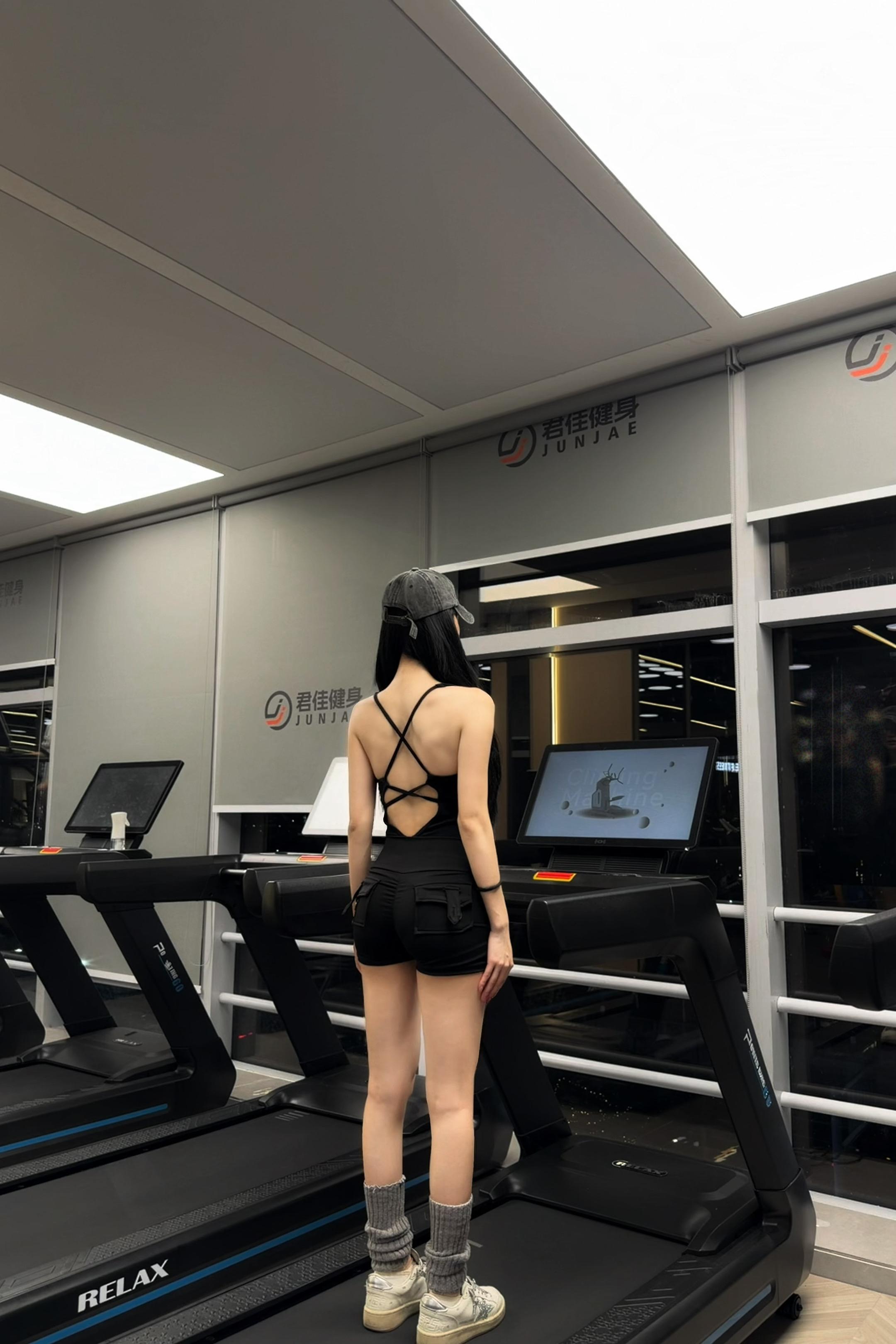 不知道 不知道 我的身材很曼妙