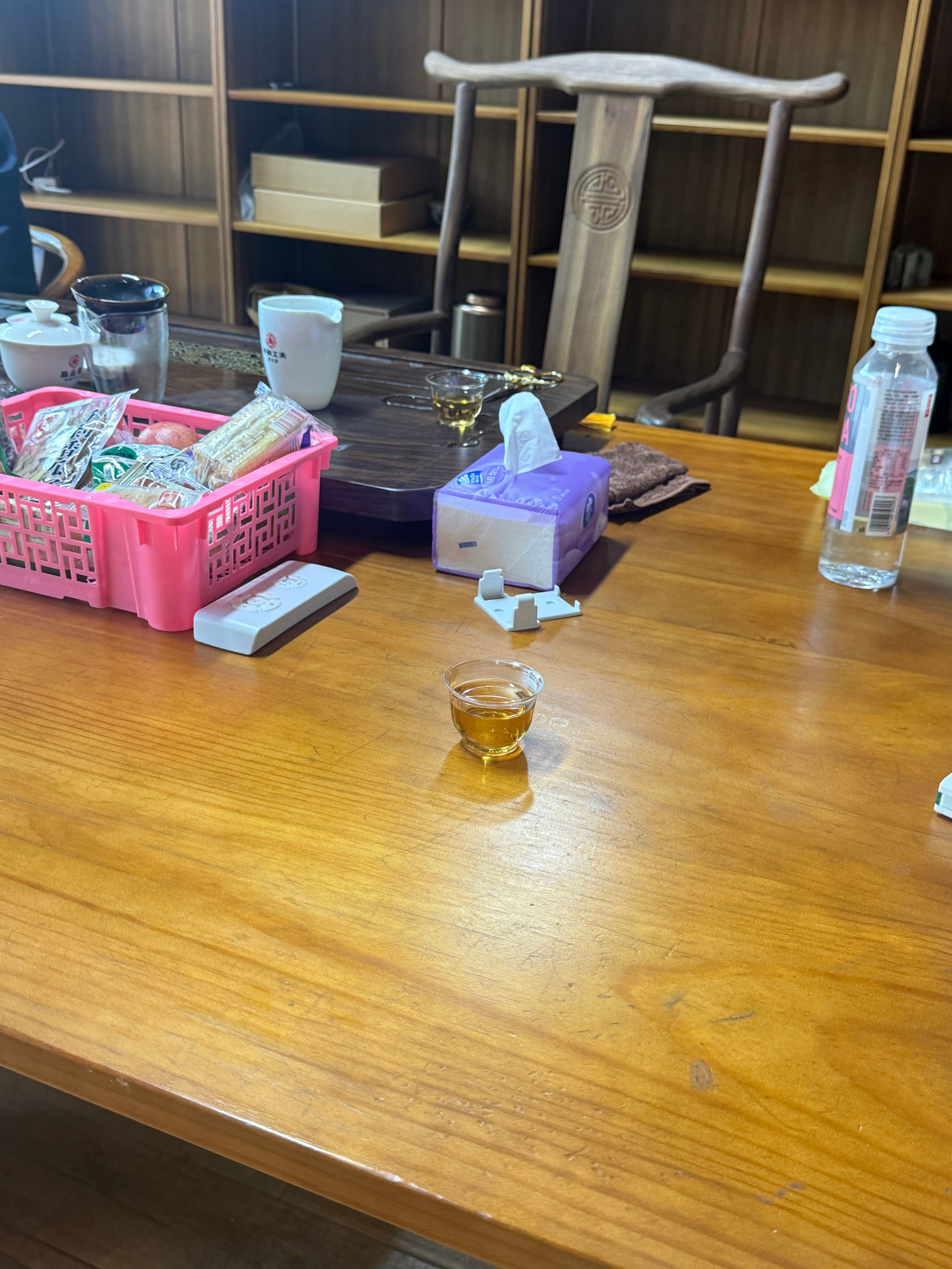 朋友约我泡茶聊项目，听没几句我就知道是个传销项目了，碍于关系，不好直接跑掉，现在