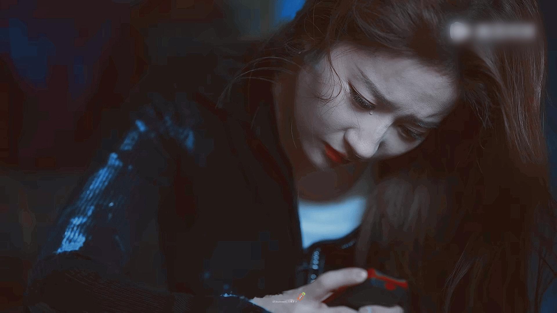 戛纳偶遇刘亦菲吃越南粉啊你说这个快乐可爱的刘亦菲是《玫瑰的故事》赚足我眼泪的黄亦