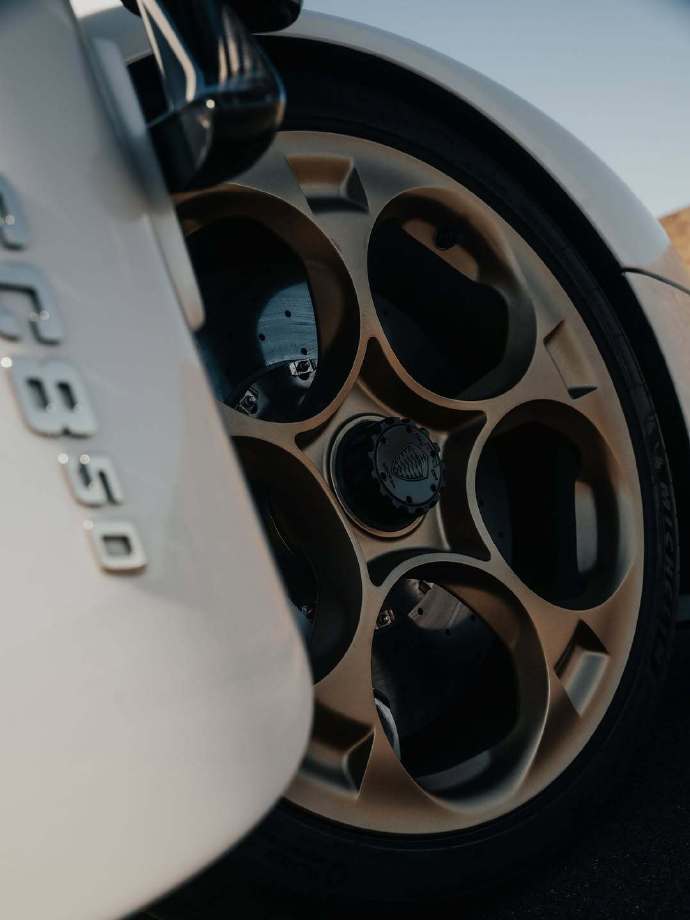 Koenigsegg CC850 简直是超跑界的梦幻之作！它是为庆祝 CC8S 