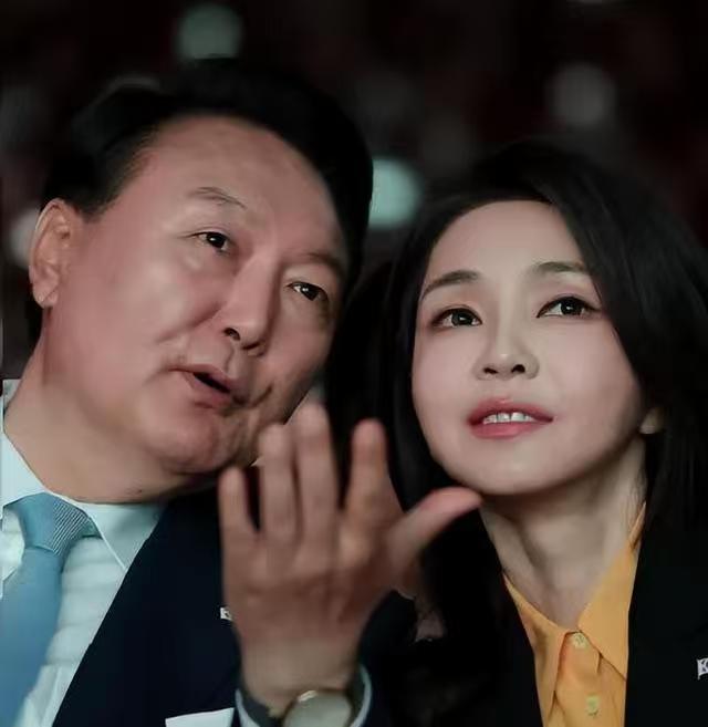 尹锡悦的天塌了，估计他做梦也没想到，自己千方百计保守的秘密，居然从金建希这里打开