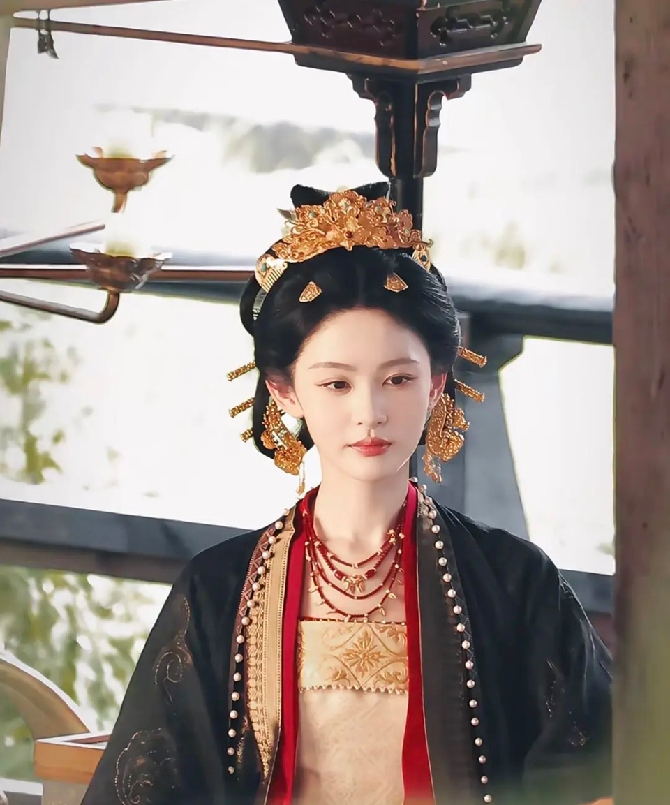 赵晴在脸上没少费功夫吧