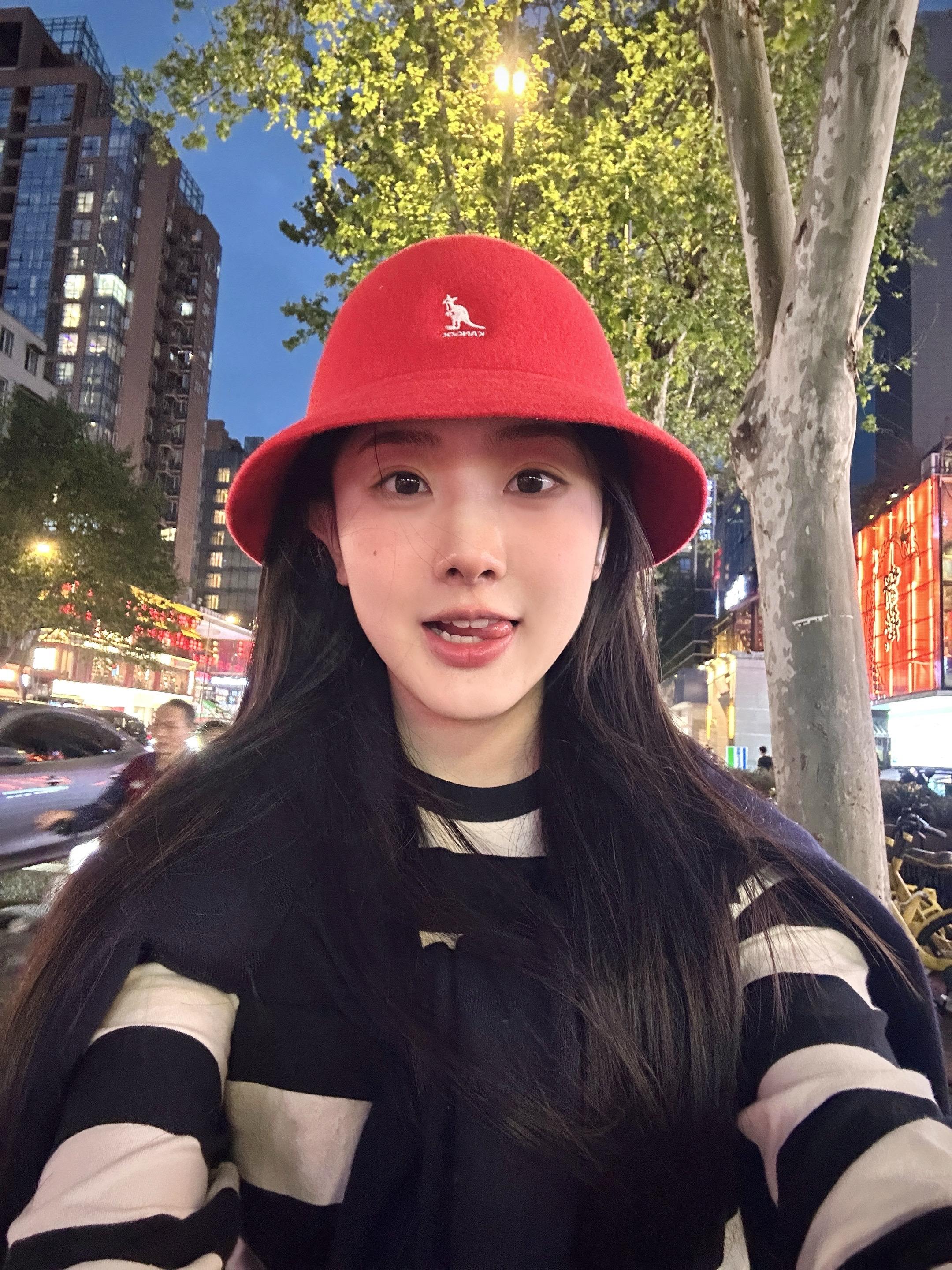 20岁的我 处理好情绪需要1首歌和100ml威士忌 哈哈。