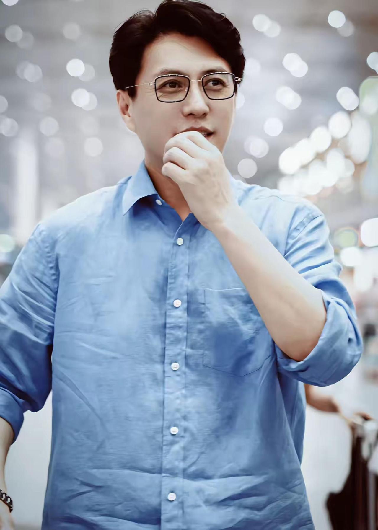 东东机场帅照靳东 靳东男神 机场穿搭 贺涵